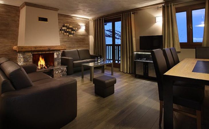 Chalet Des Neiges Hermine, Val Thorens, Lounge and Dining Area
